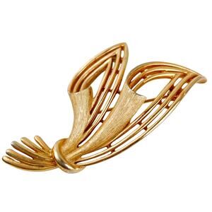 Vintage Signed Trifari Mid Century Brooch Leaf Openwork 1950s Gold Tone